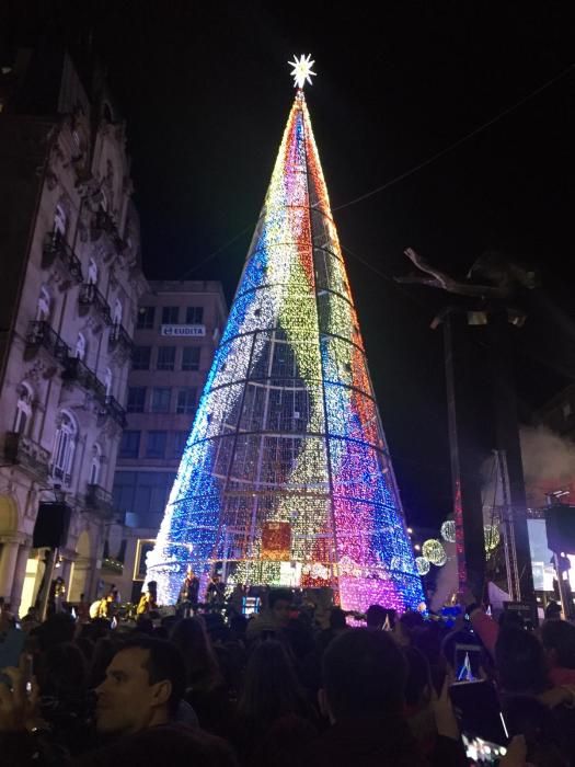 La Navidad arranca en Vigo con el encendido del alumbrado // R. G. / C. P. / J. A.