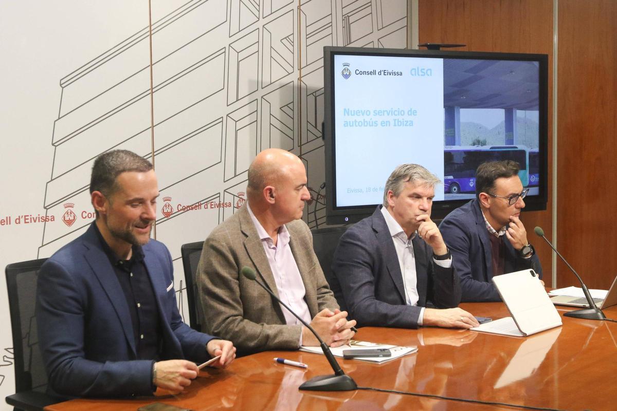 Presentación del nuevo servicio de autobuses de Ibiza, este miércoles en el Consell.