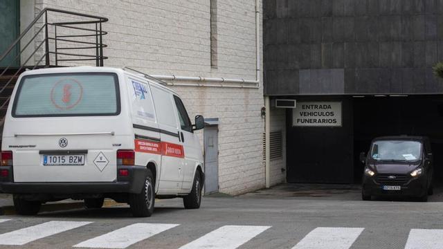 Acceso de vehículos fúnebres al Cementerio General de València.
