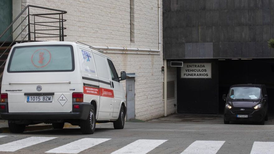 Acceso de vehículos fúnebres al Cementerio General de València.