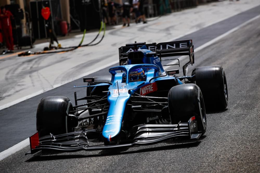 Fernando Alonso con Alpine en los test de Bahréin