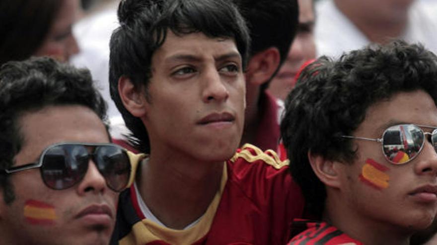 Aficionados siguiendo un partido de la selección española.