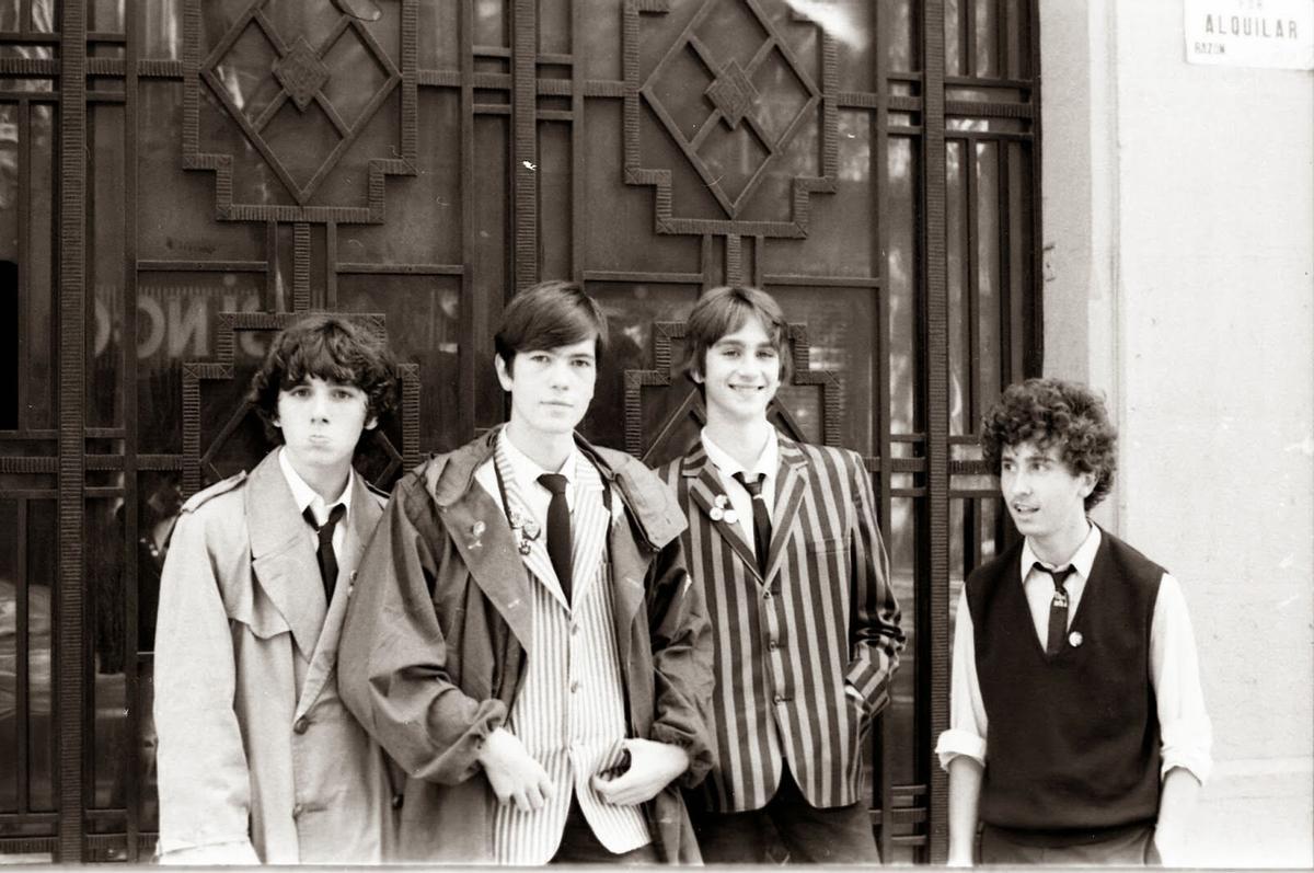 Brighton 64 en 1981, con los hermanos Albert y Ricky Gil en el centro.