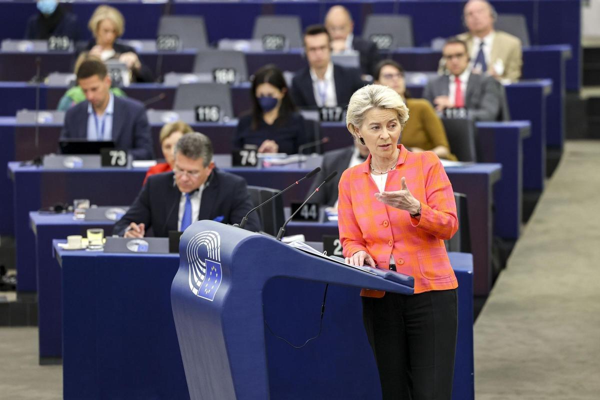 Archivo - HANDOUT - 06 July 2022, France, Strasbourg: Ursula von der Leyen, President of the European Commission, speaks during a plenary session to present the programme of activities of the Czech Presidency. Photo: Alexis Haulot/European Parliament/dpa