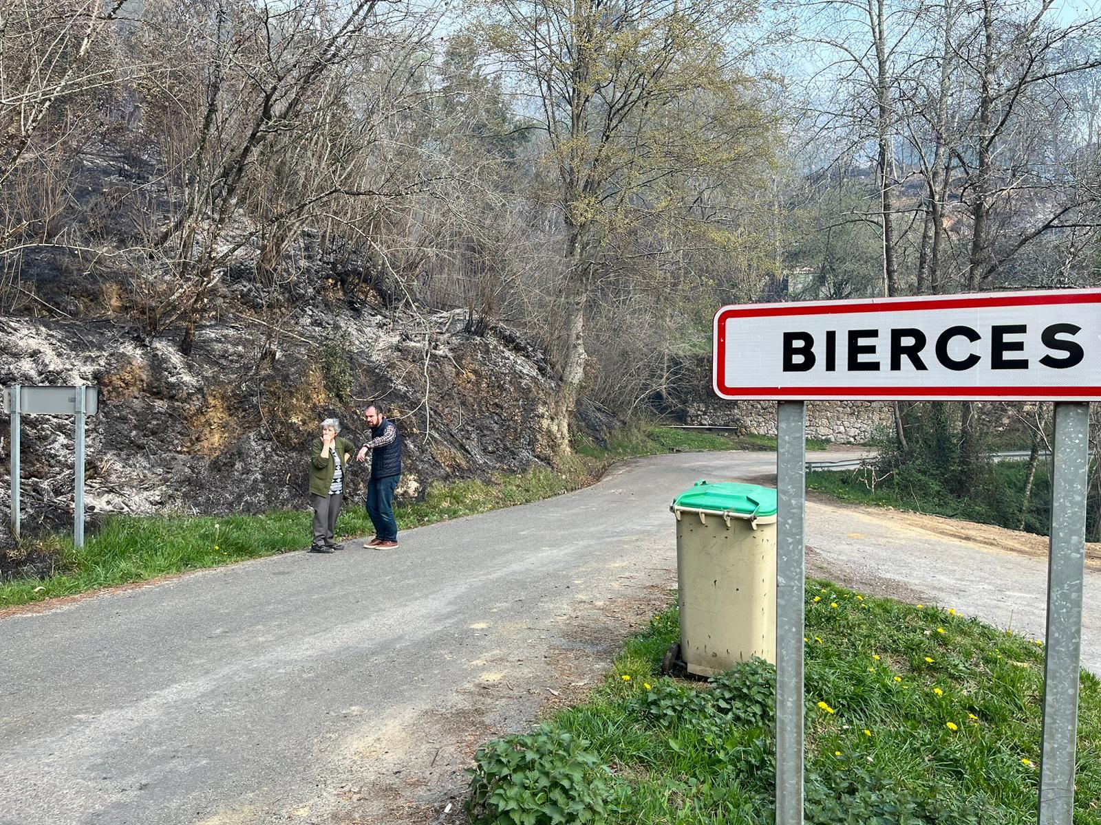 Segunda jornada en vilo por el fuego entre Piloña y Nava