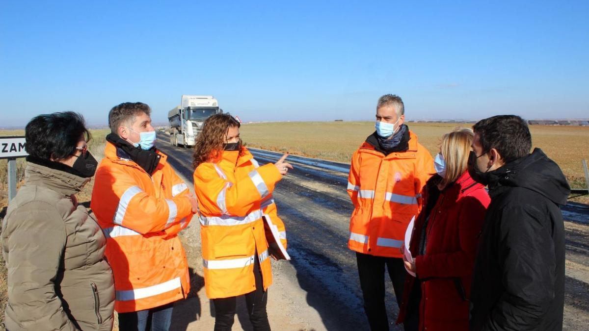 La delegada de la Junta, Clara San Damián, en un momento de la visita. | Cedida