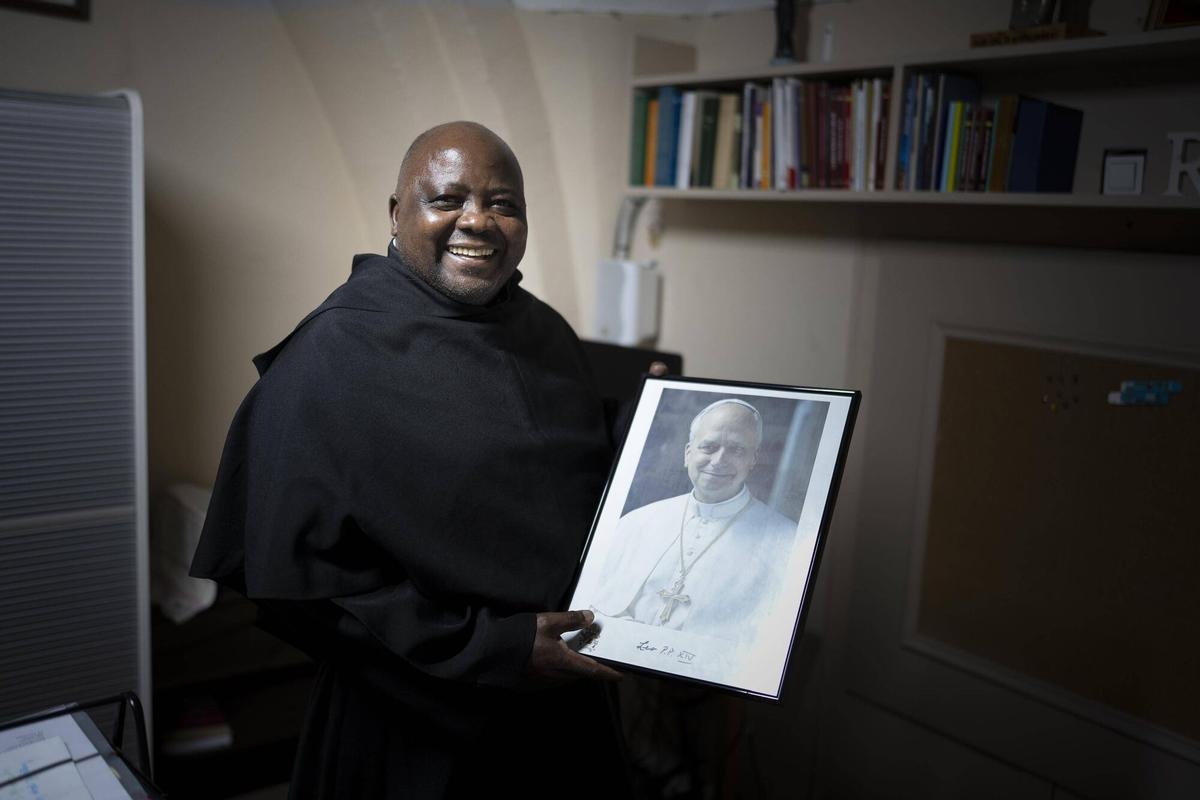 El pare Faustin, rector de Sant Agustí: «Omella em va dir al setembre que havíem d’arreglar l’església per si venia el Papa»