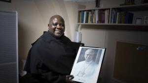 El pare Faustin, rector de Sant Agustí: «Omella em va dir al setembre que havíem d’arreglar l’església per si venia el Papa»