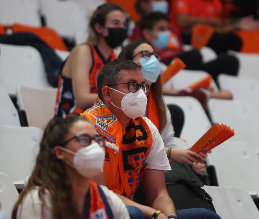 Pantallas gigantes en la Fonteta