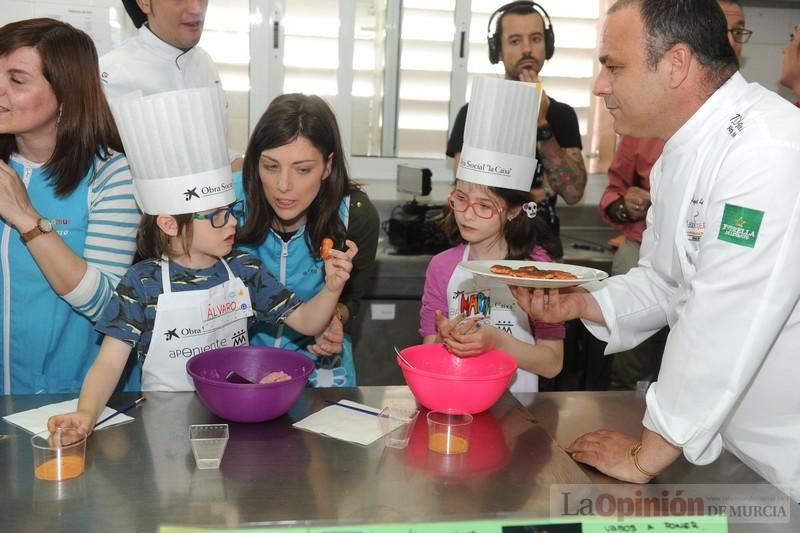 El chef Ángel León imparte en Murcia un taller de cocina para niños con autismo