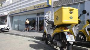 Oficina de correos de Mojácar (Almería). EFE / Carlos Barba