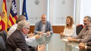 Los hoteleros de Ibiza dan alojamiento a hasta el 40% de sus trabajadores