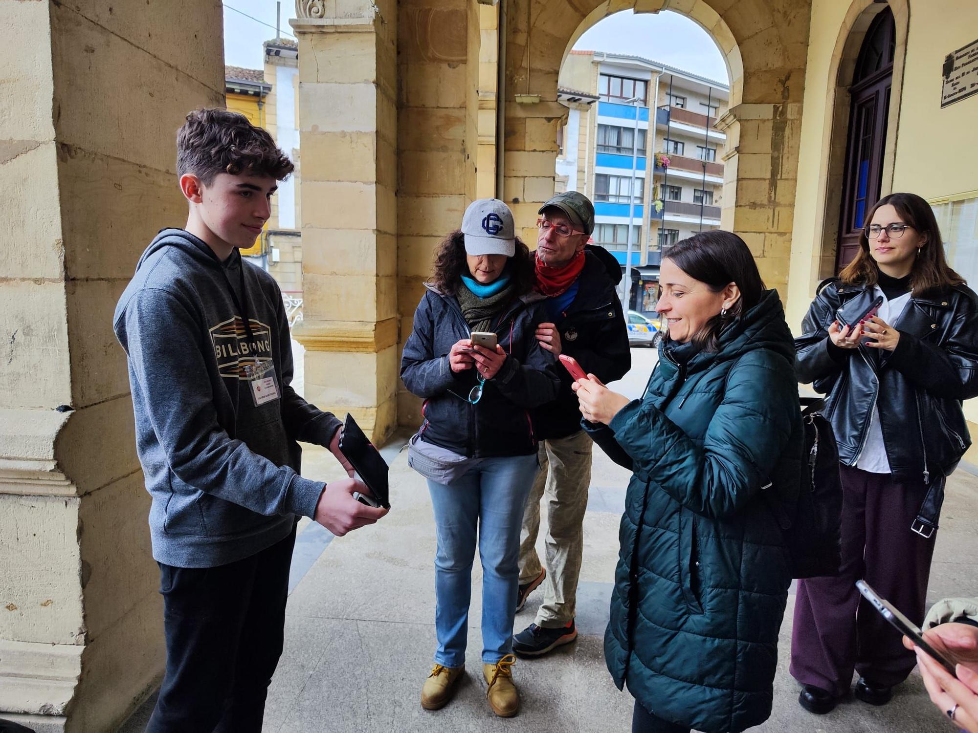 La historia medieval de Villaviciosa, de las aulas a las calles: así han ejercido los alumnos del instituto como guías turísticos