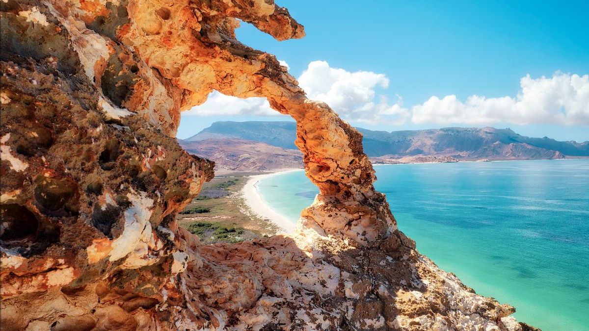 La isla más bonita del mundo es también la más peligrosa: playas espectaculares, árboles únicos y desiertos de arena blanca esperan a los más valientes