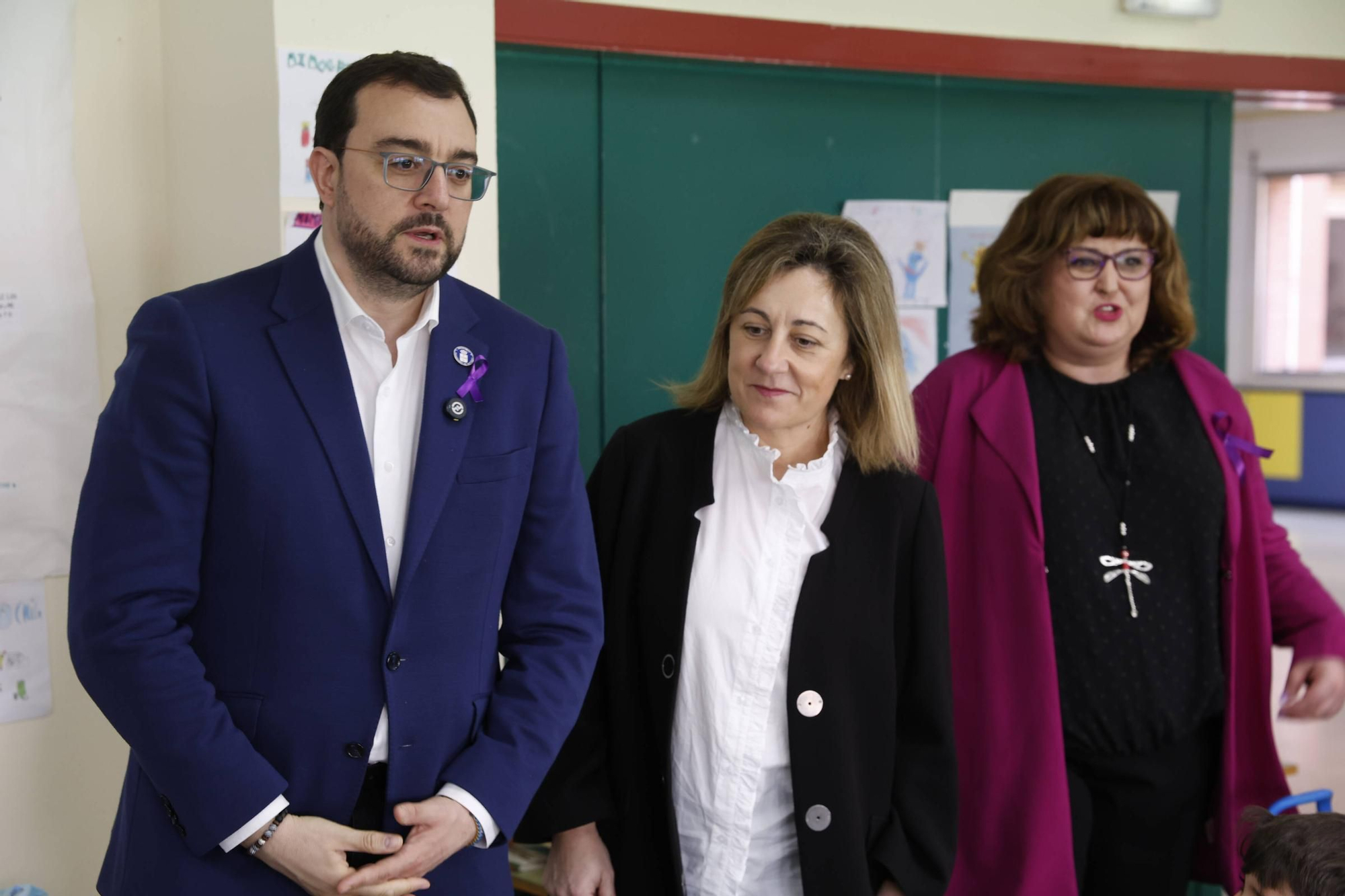 La visita de Adrián Barbón al colegio Lloréu, en Gijón