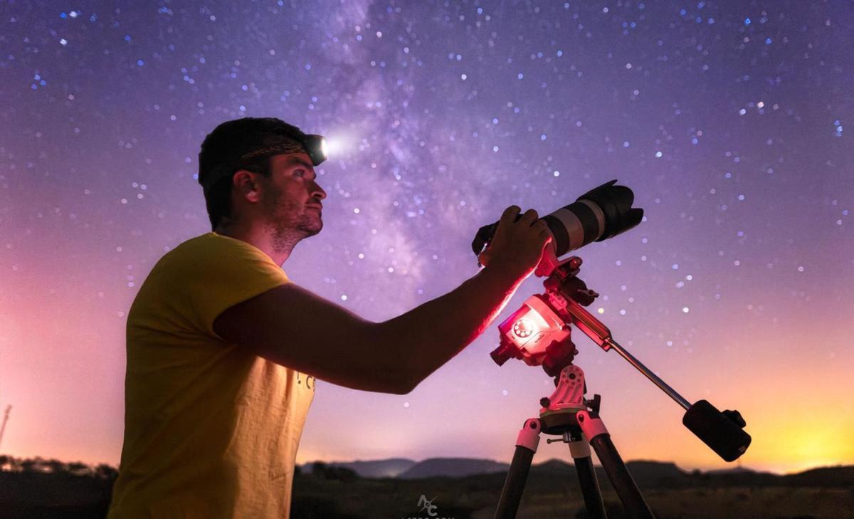 El eldense Jordi Coy, en la imagen, recorrerá junto a otros dos fotógrafos durante siete días los más sorprendentes paisajes chilenos. | INFORMACIÓN