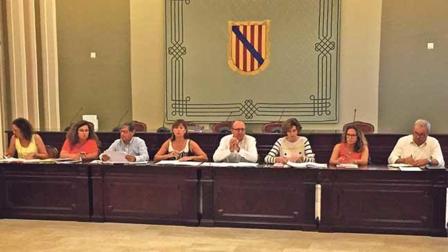 Francina Armengol durante la reunión de ayer con su grupo parlamentario socialista.