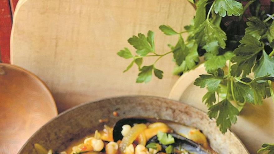 Mejillones al curry con pasta