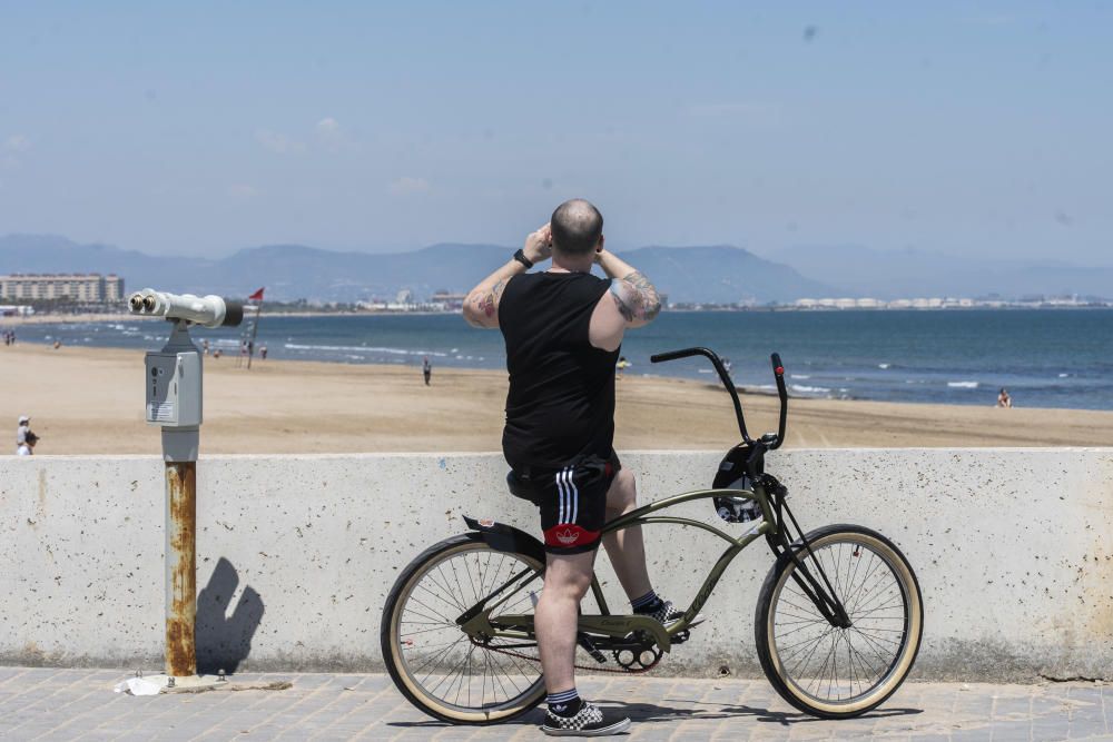 Playas y terrazas llenas en València en los primeros días de la fase 1