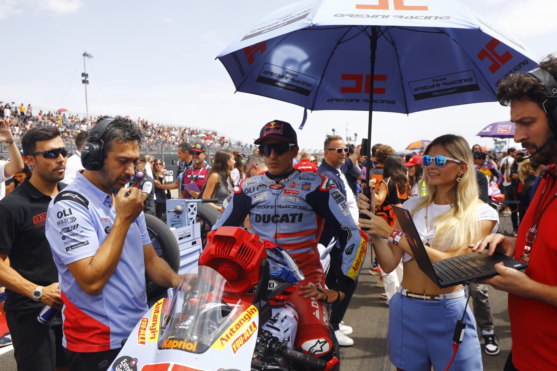 En imágenes | El público vuelve a disfrutar de los mejores motociclistas del mundo en Motorland