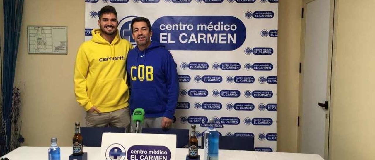 Óscar Alvarado y Gonzalo García de Vitoria, ayer durante la comparecencia previa al partido. // FDV