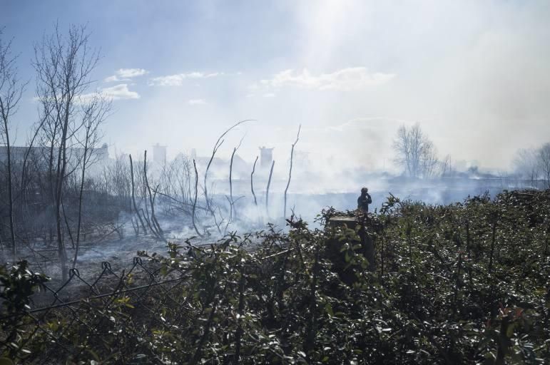 Incendio en los aledaños de El Ermitaño