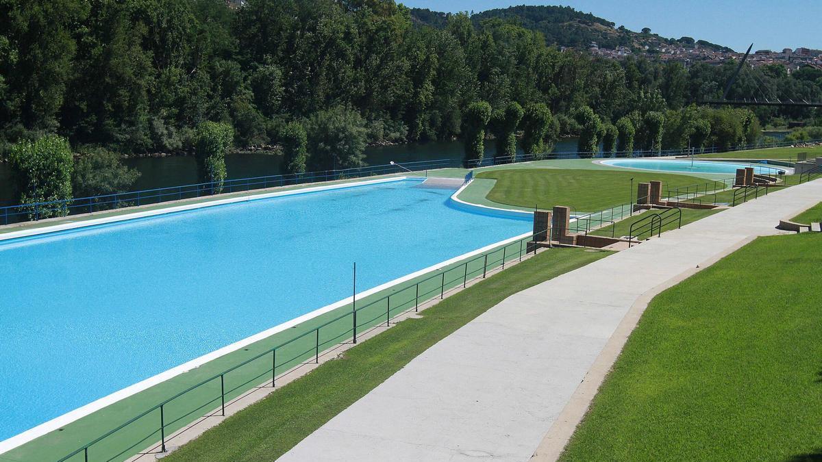 Así se encuentran las piscinas de Oira antes de su apertura este viernes.