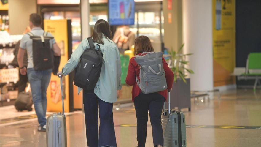 La Fiscalía de A Coruña califica de "ilegal y abusiva" la política sobre los equipajes de mano que ha demandado