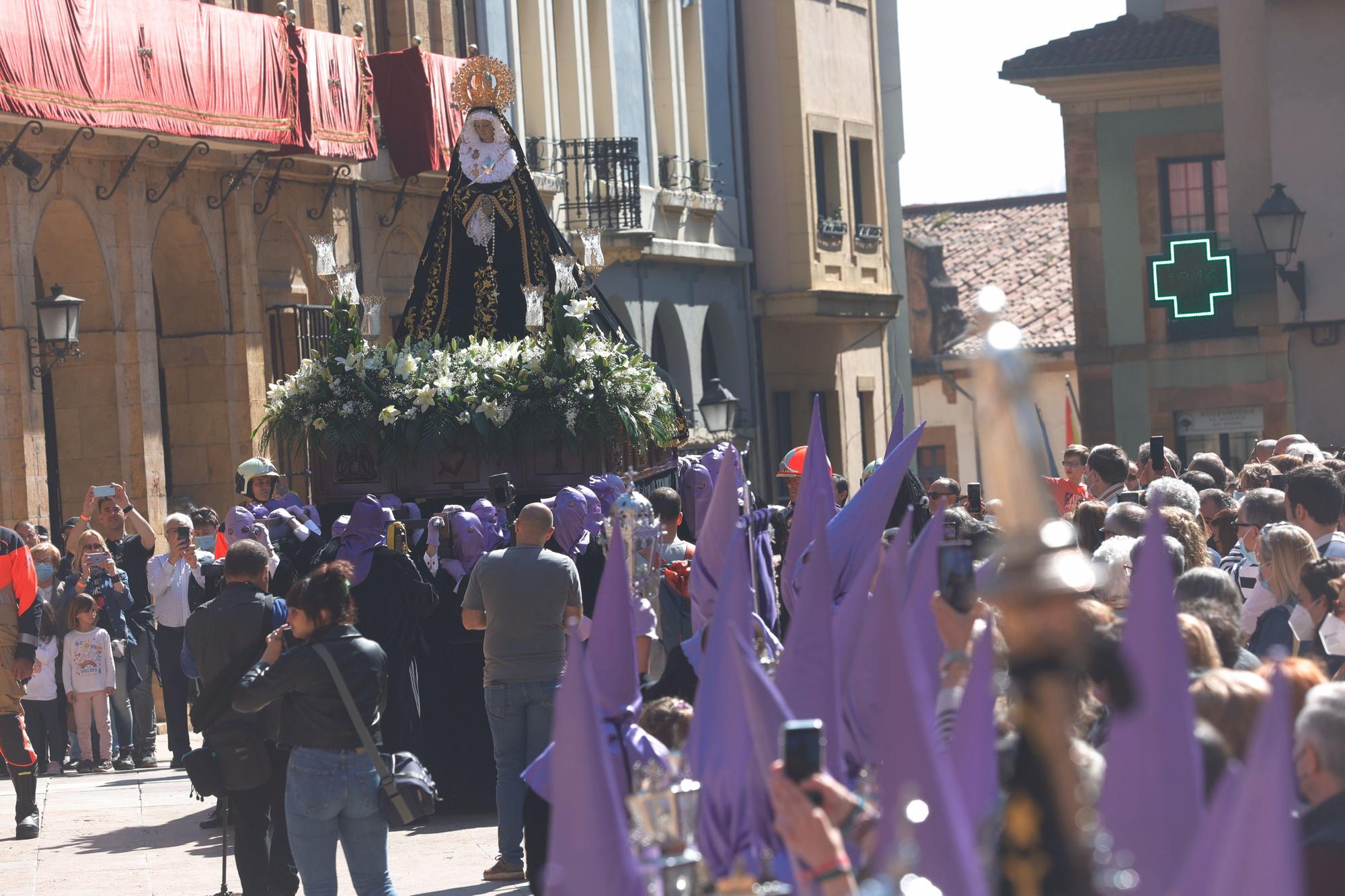 EN IMÁGENES: Así fue la procesión de la Soledad en la Semana Santa de Oviedo