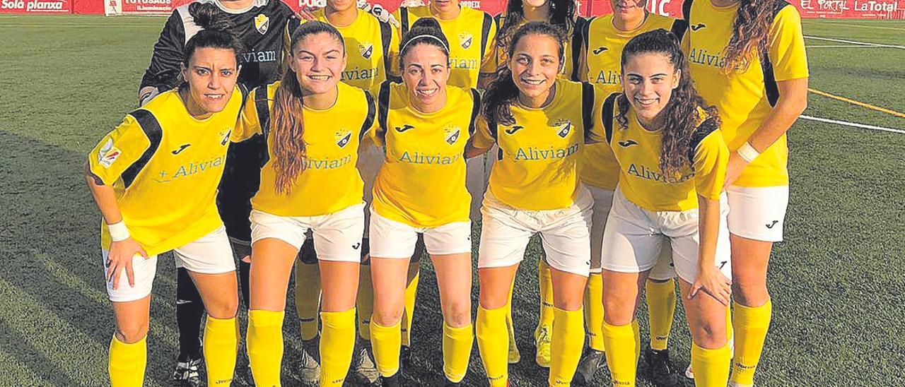 Plantilla del Son Sardina femenino que ayer igualó a uno en su campo.