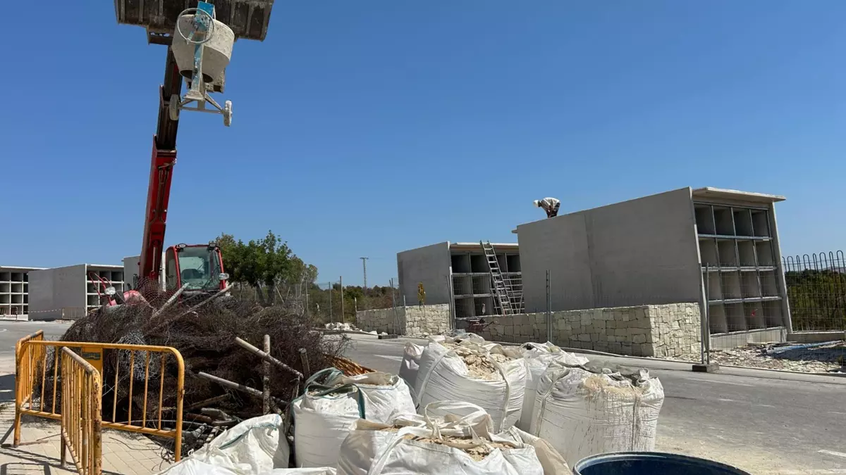 Dos meses más de espera para los 382 nichos del Cementerio Nuevo de Elche