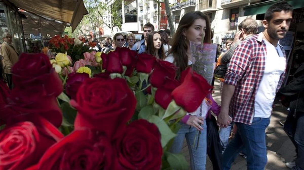 Flors a les parades de Sant Jordi de la Rambla de Barcelona, l’any passat.