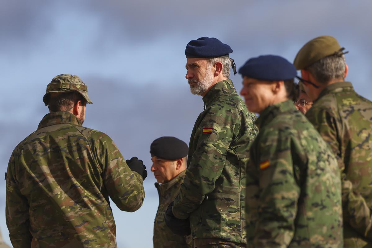 El Rey Felipe VI asiste a un ejercicio de evaluación de la operación ‘Enhanced Force Presence’