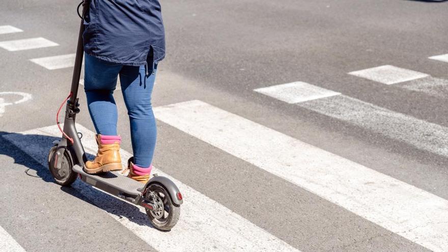 La Policía explica la normativa de patinetes eléctricos a las grandes superficies