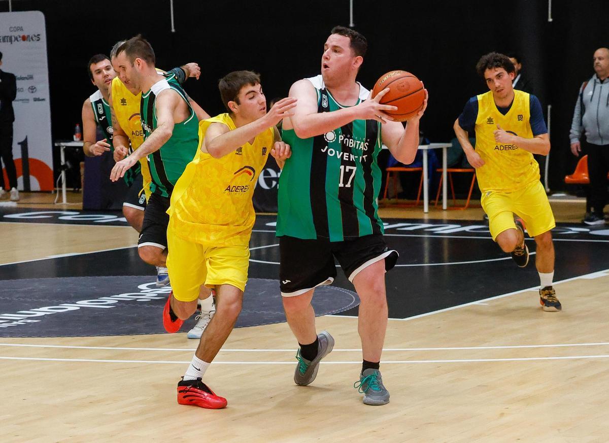 Éxito del Aderes Burjassot, equipo que representa al Valencia Basket en la Copa Campeones