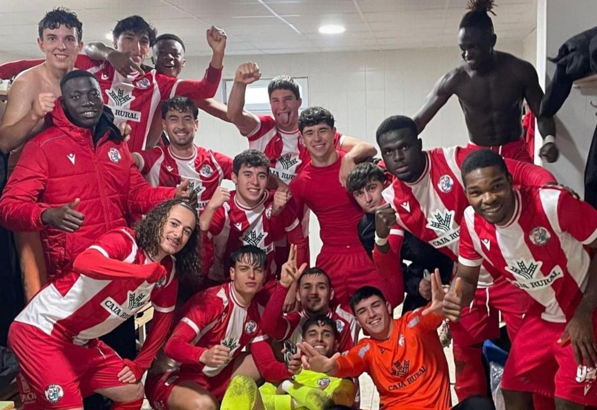 El Zamora B celebra su victoria.  | ZCF