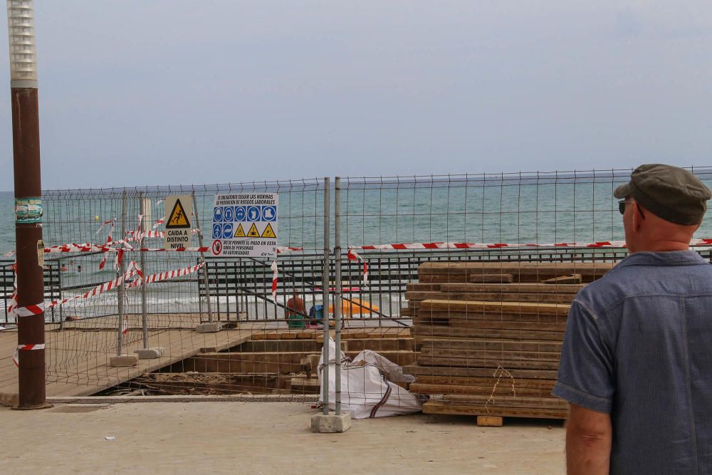 Obras de reforma del paseo de  la playa de La Mata