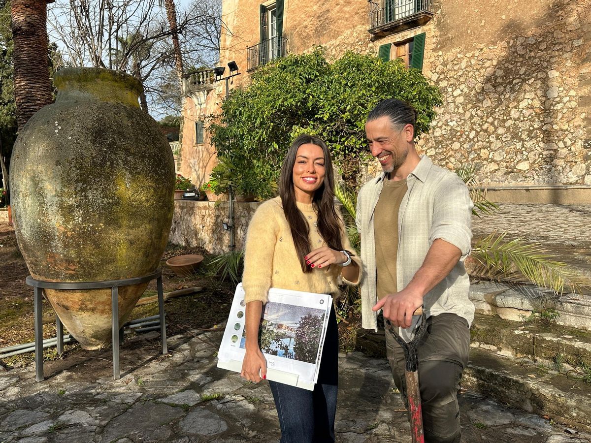 Das Moderations-Team Lourdes Vazquez und Davit Arican auf einem der Anwesen in der "Garden Dreams"-Doku-Serie