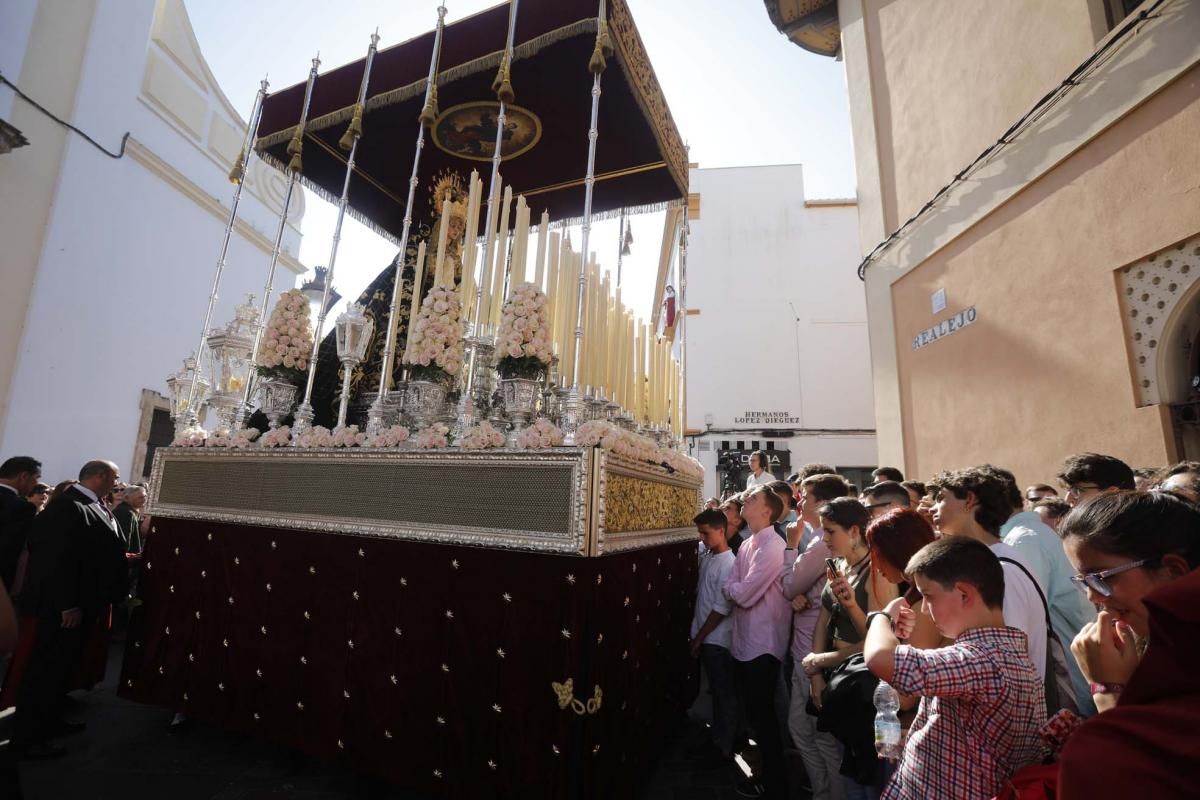 Cálida salida del Buen Suceso en el Martes Santo