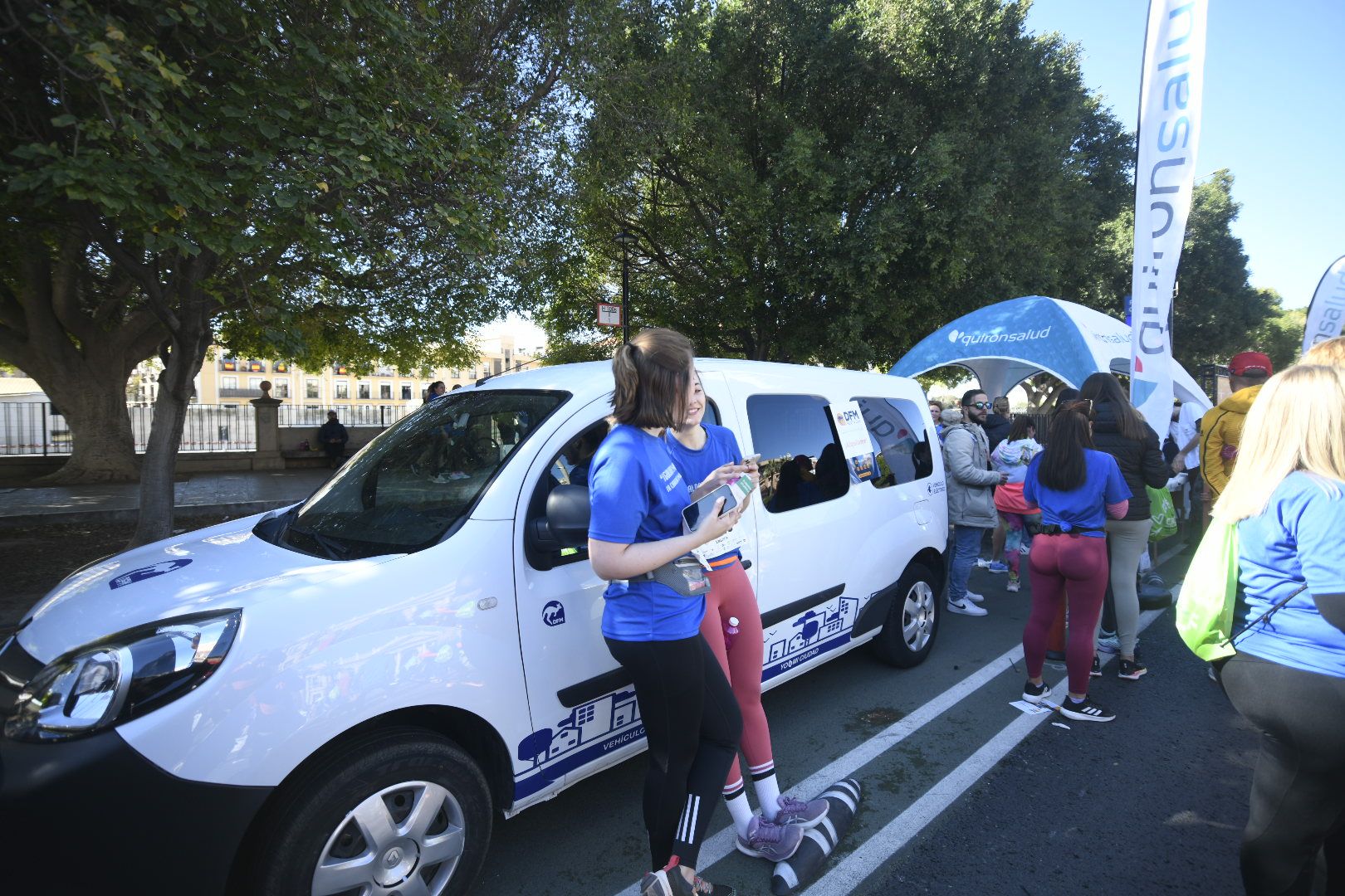 Imágenes de ambiente de la Carrera de la Mujer de Murcia