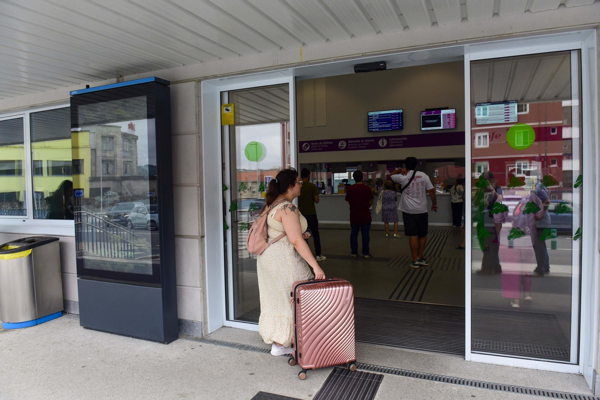 Dudas y colas en la estación de tren de A Coruña durante el primer día sin abono gratuito