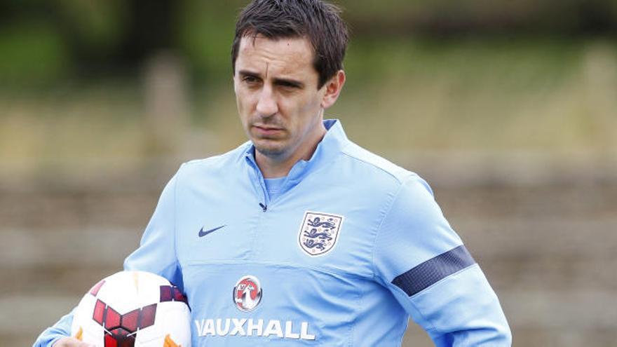 Neville también se la juega con Inglaterra