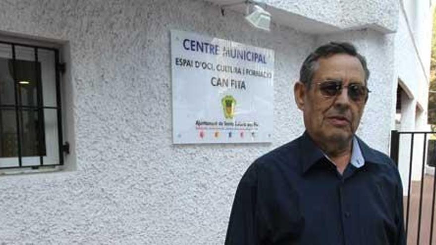 Ildefonso Bejarano, empresario jubilado y apasionado de la pintura, es el director del centro cultural que da servicio a los vecinos de Siesta, en Santa Eulària.