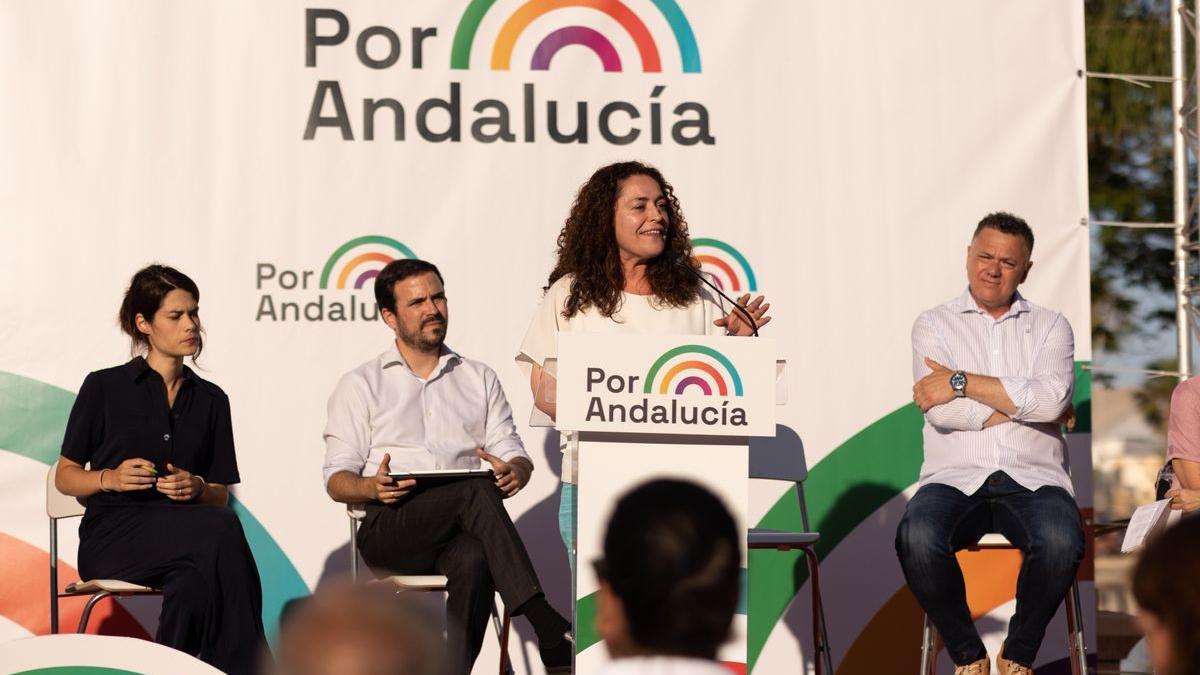 La candidata a la presidencia de la Junta de Andalucía de Por Andalucía, Inmaculada Nieto, interviene este miércoles durante un acto público del partido, en el Parque Huelín de Málaga, de cara a las elecciones al Parlamento de Andalucía de 2022 que se celebrarán el próximo 19 de junio.