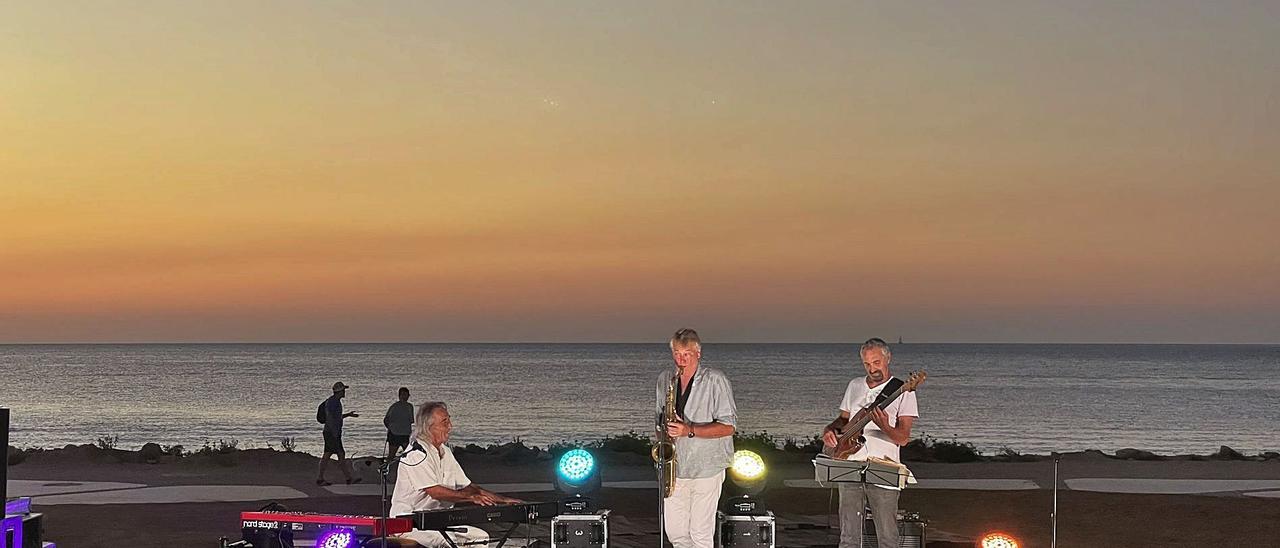 Actuación del trío de jazz el domingo
en el auditorio. ayto sant josep