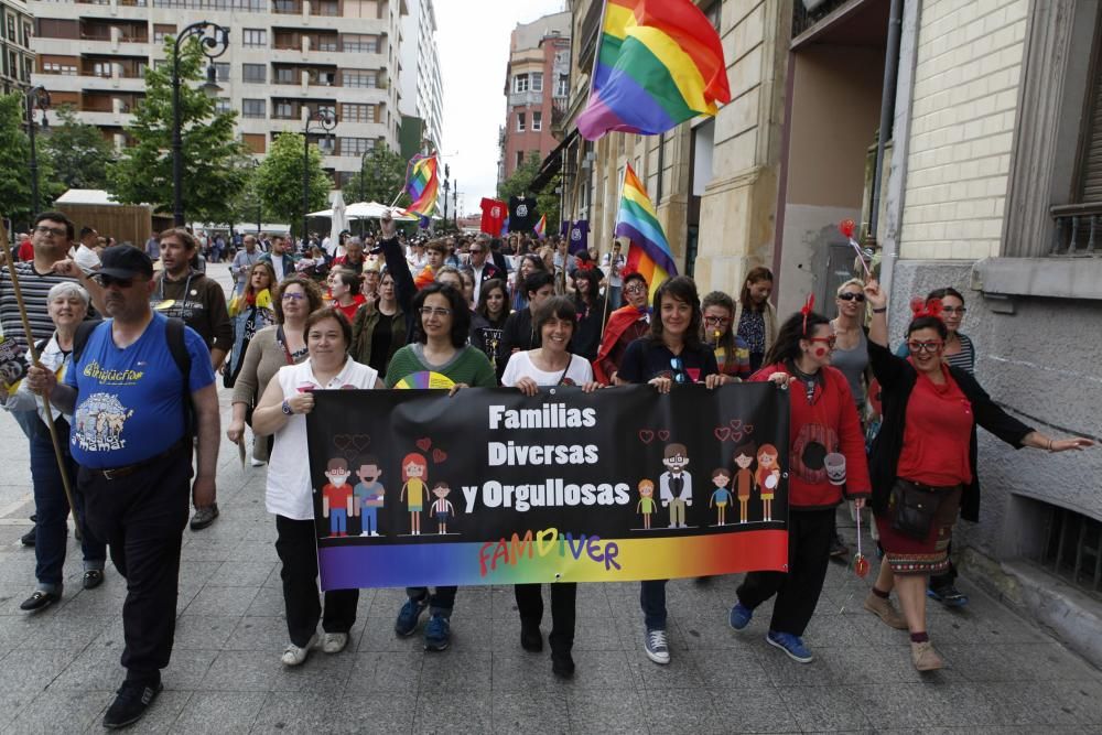 Desfile del orgullo LGTB por las calles gijonesas