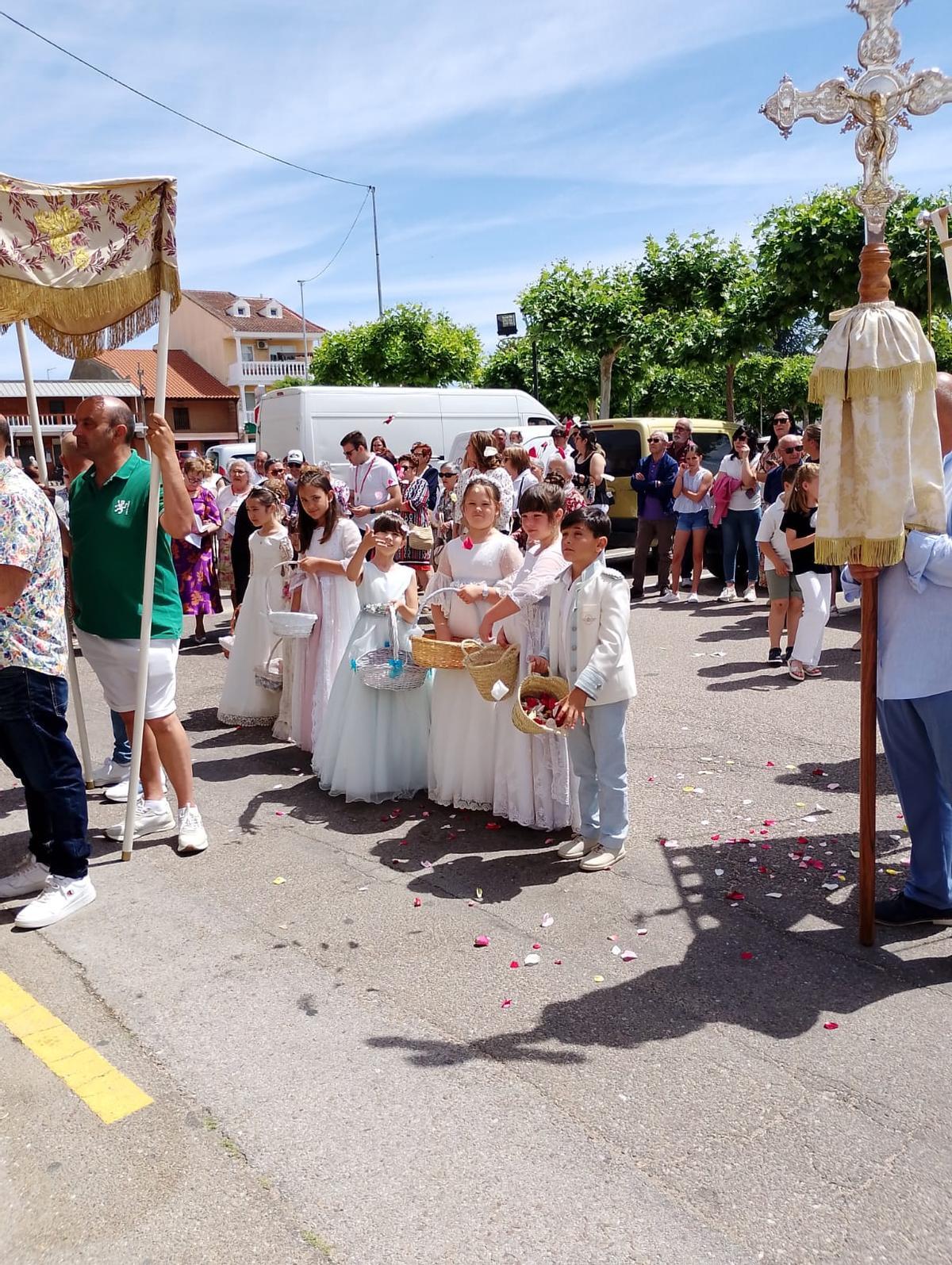 GALERÍA | El Corpus Christi impregna de devoción los pueblos de Zamora