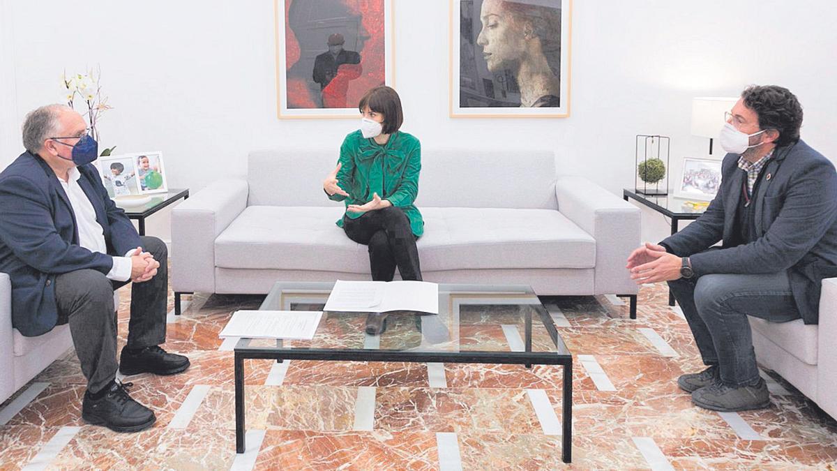 Toni Such, Diana Morant y Vicent Mascarell, ayer durante el encuentro para analizar la gestión de las ayudas del Pla Resistir.