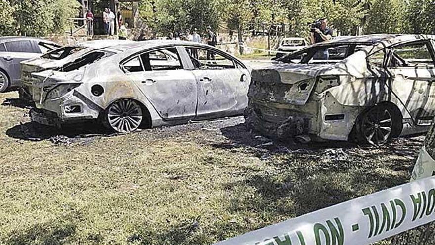 Imagen de coches de Cabify quemados en Sevilla durante el pasado año.