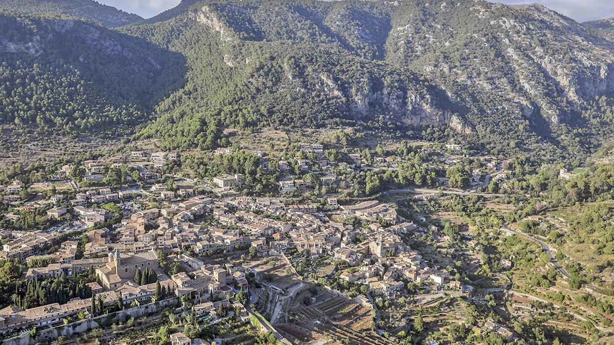 Els municipis que integren la Serra de Tramuntana, com Valldemossa (a la imatge) formen una simbiosi perfecta entre natura i arquitectura